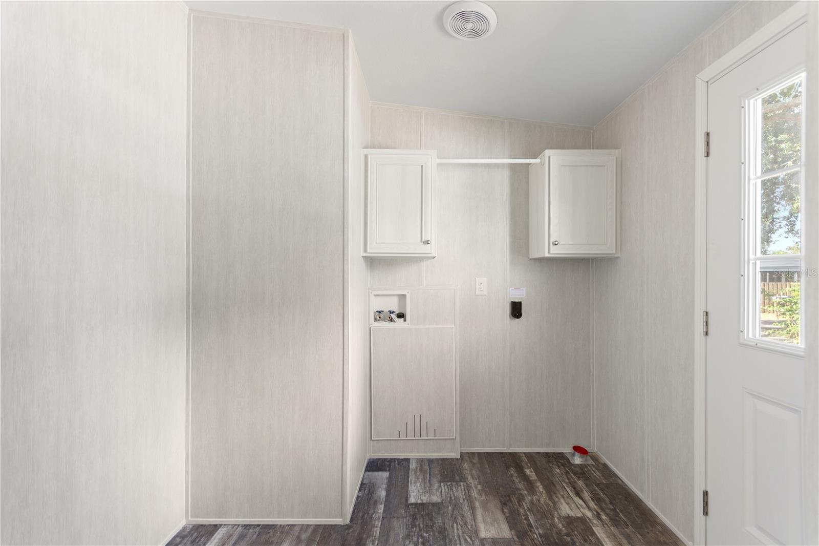 Image 9 of 21 For 46 Candlelight Lane