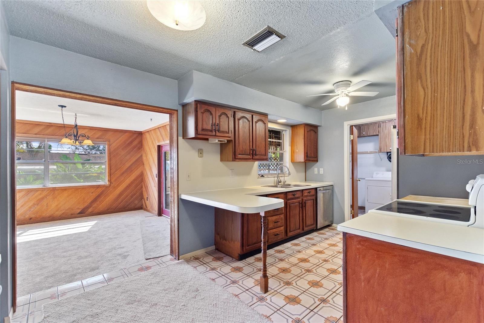 Image 26 of 41 For 221 Dorothy Street