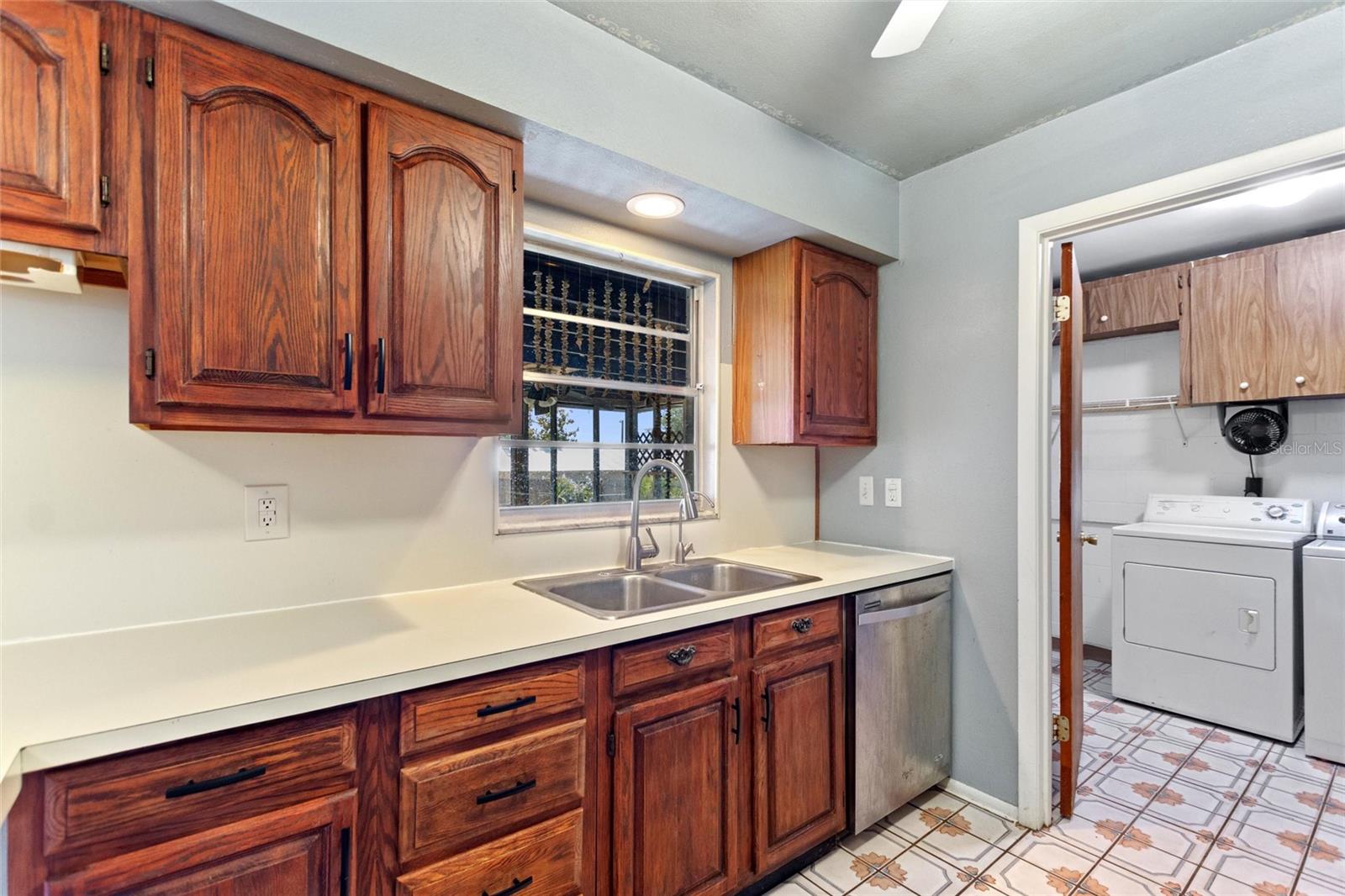 Image 29 of 41 For 221 Dorothy Street