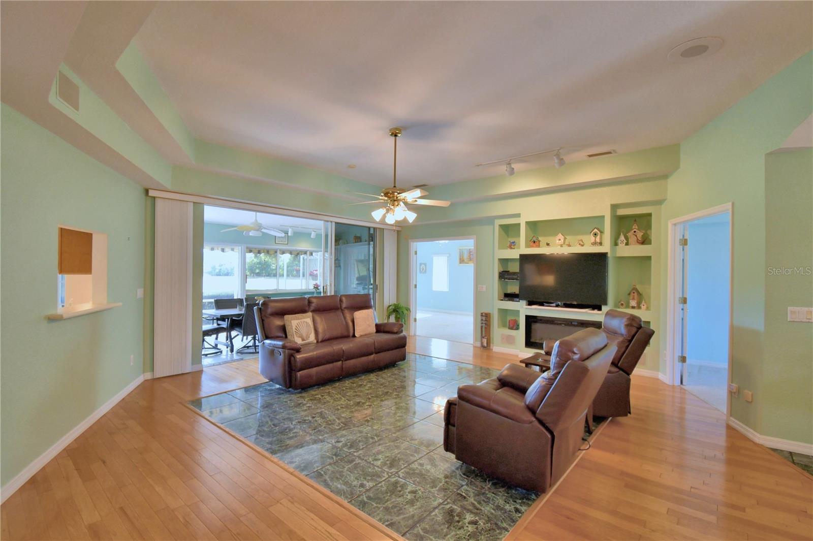 Image 11 of 52 For 240 Golf Aire Boulevard