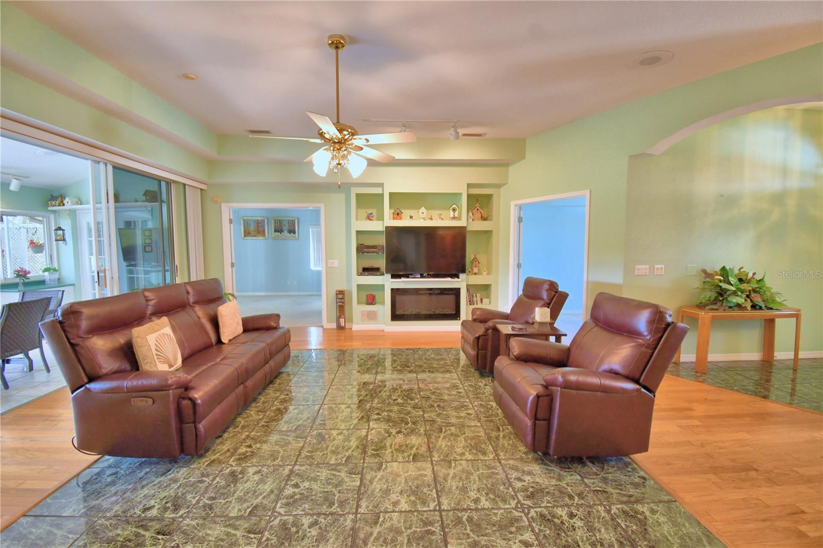 Image 13 of 52 For 240 Golf Aire Boulevard