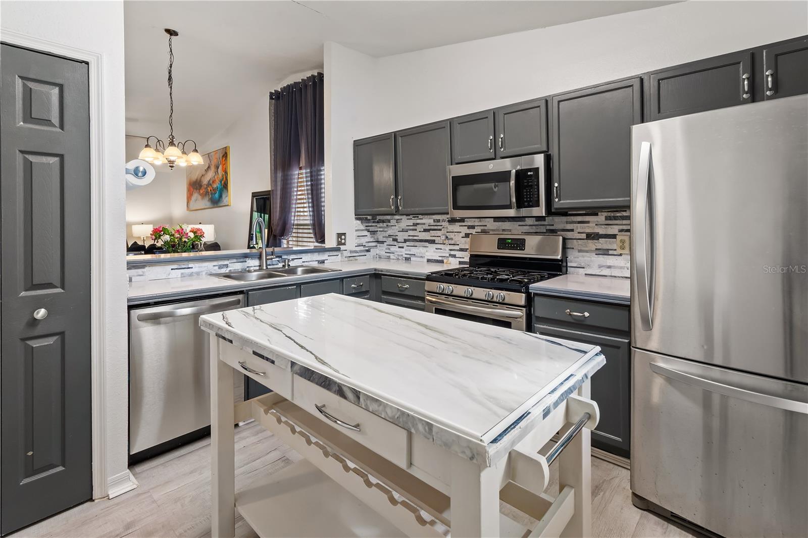 Image 5 of 34 For 7811 Myrtle Oak Lane