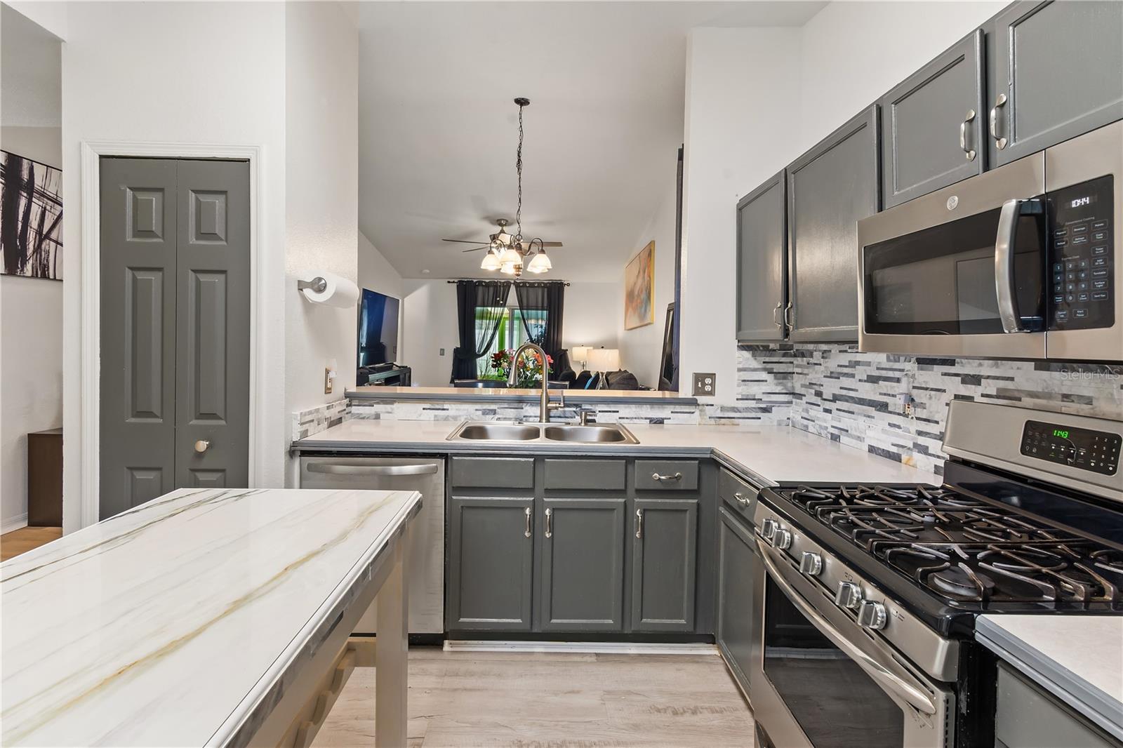 Image 6 of 34 For 7811 Myrtle Oak Lane