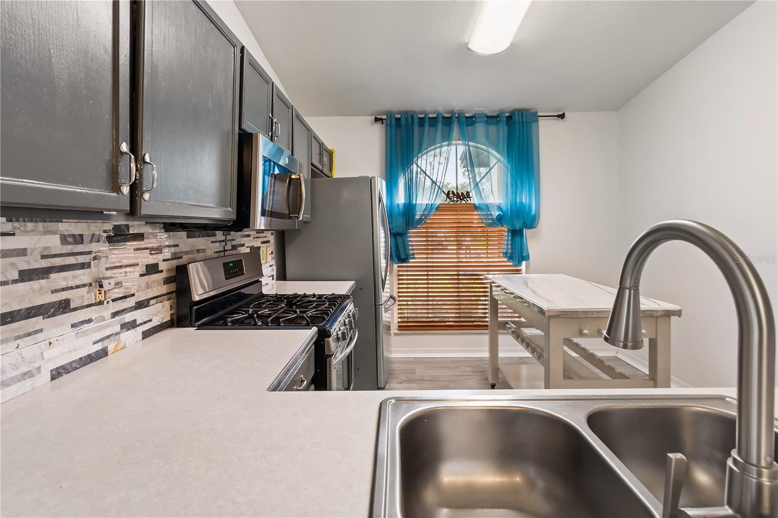 Image 7 of 34 For 7811 Myrtle Oak Lane