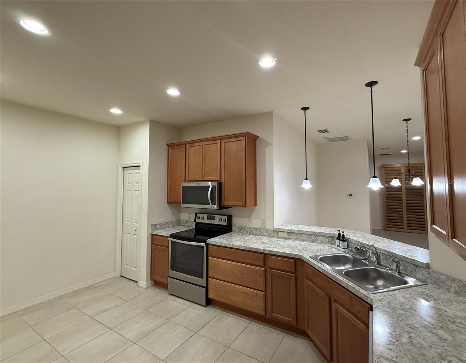 Image 10 of 32 For 1579 Vienna Square Drive