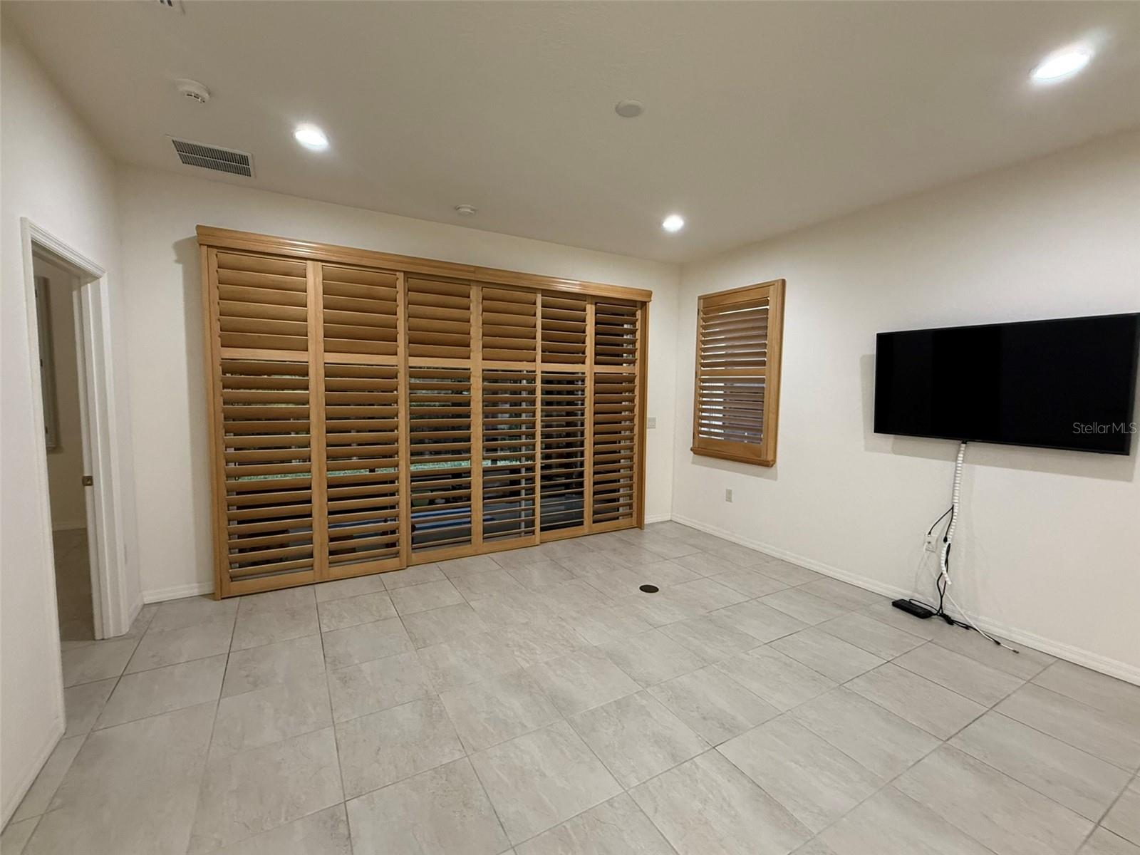 Image 5 of 32 For 1579 Vienna Square Drive