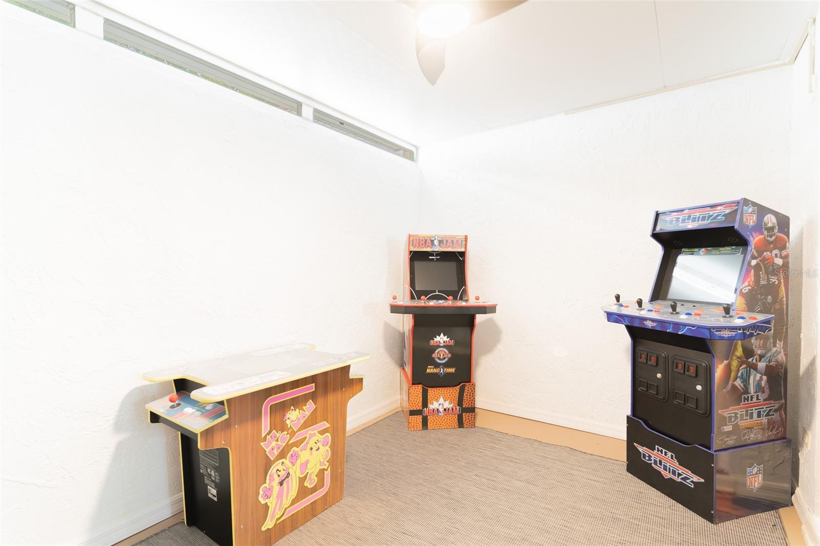 Image 7 of 30 For 302 La Serena