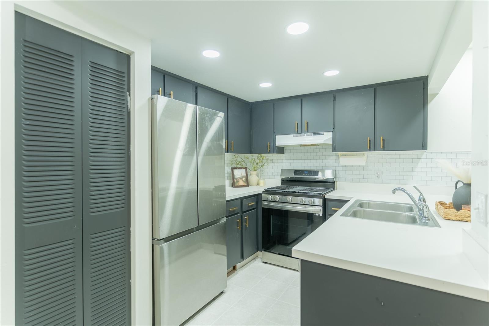 Image 8 of 30 For 302 La Serena