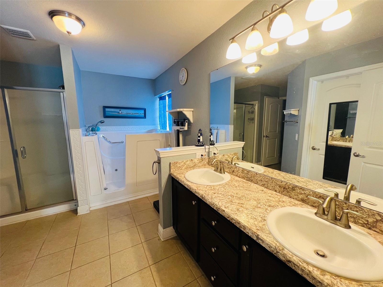 Image 14 of 26 For 3971 Island Lakes Drive