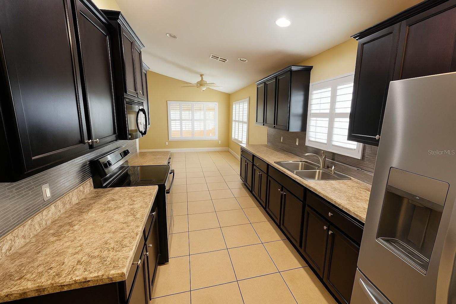 Image 21 of 26 For 3971 Island Lakes Drive