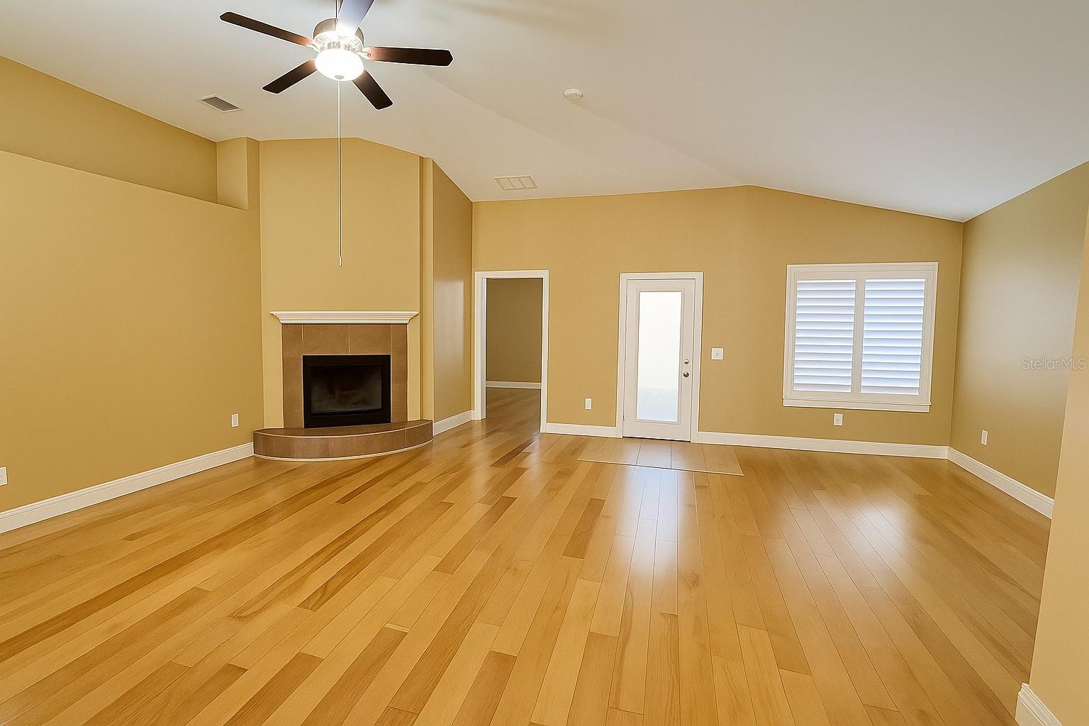 Image 9 of 26 For 3971 Island Lakes Drive