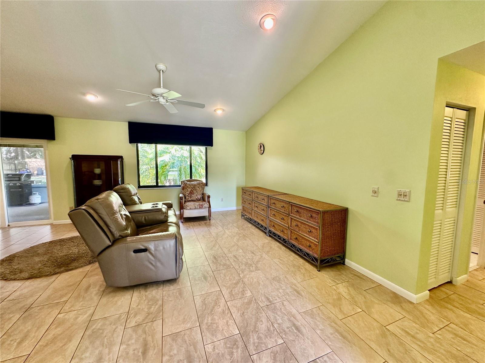 Image 12 of 41 For 2813 Winterset Park