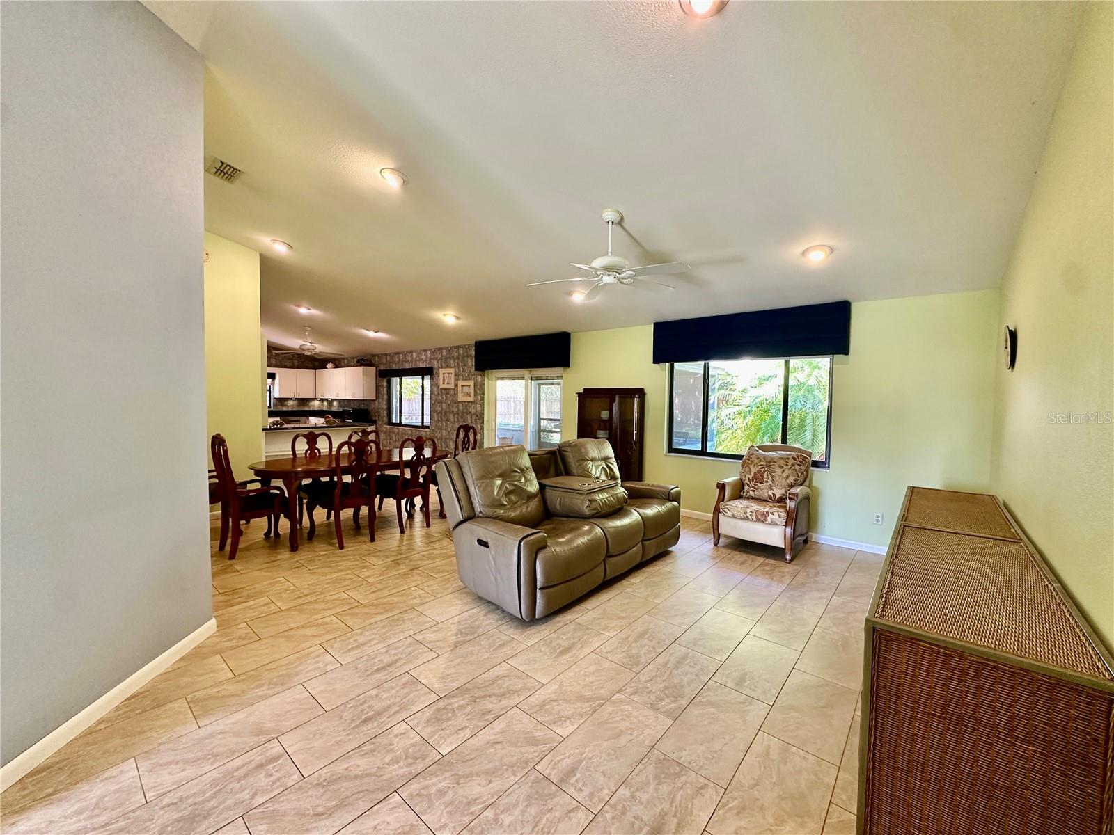 Image 14 of 41 For 2813 Winterset Park