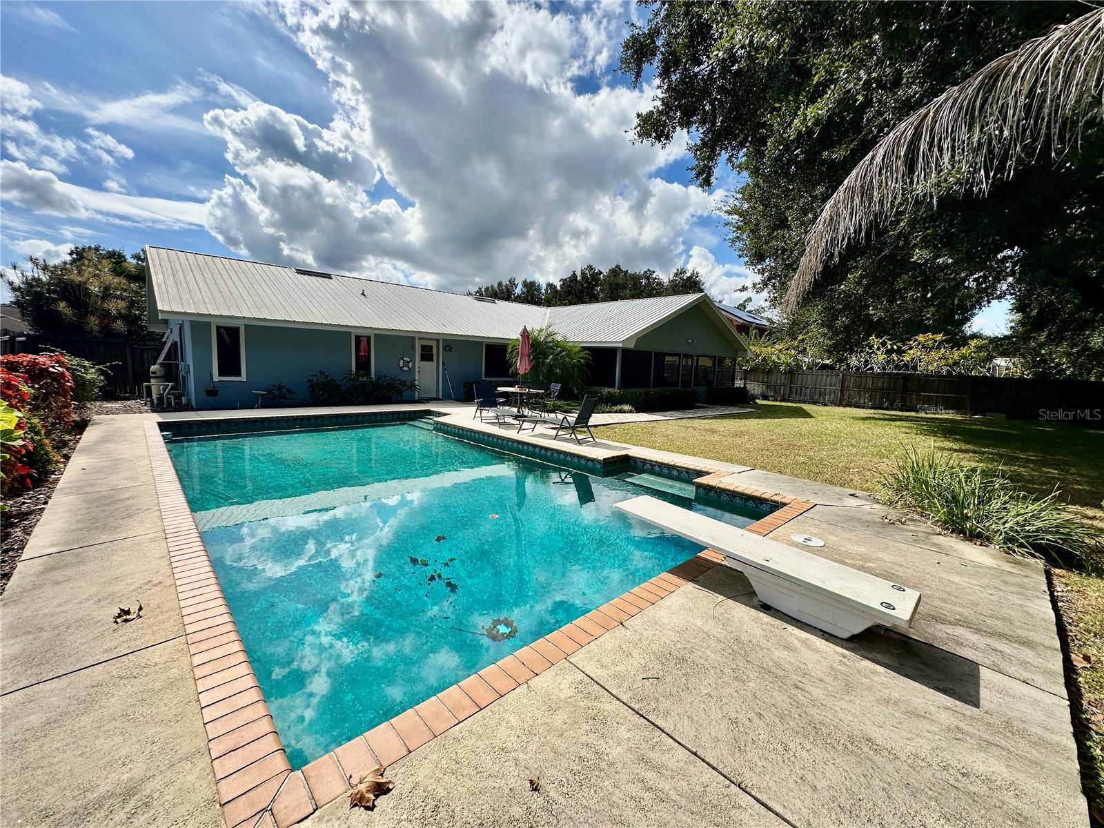 Image 38 of 41 For 2813 Winterset Park