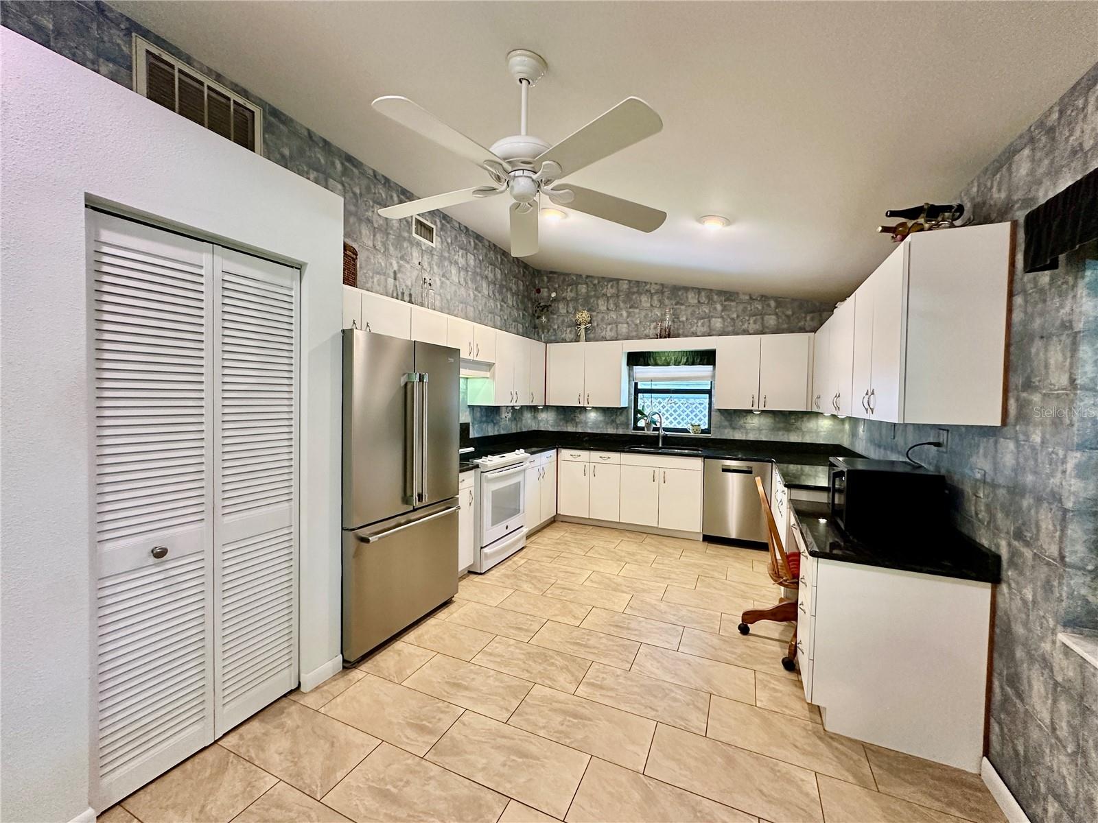 Image 4 of 41 For 2813 Winterset Park