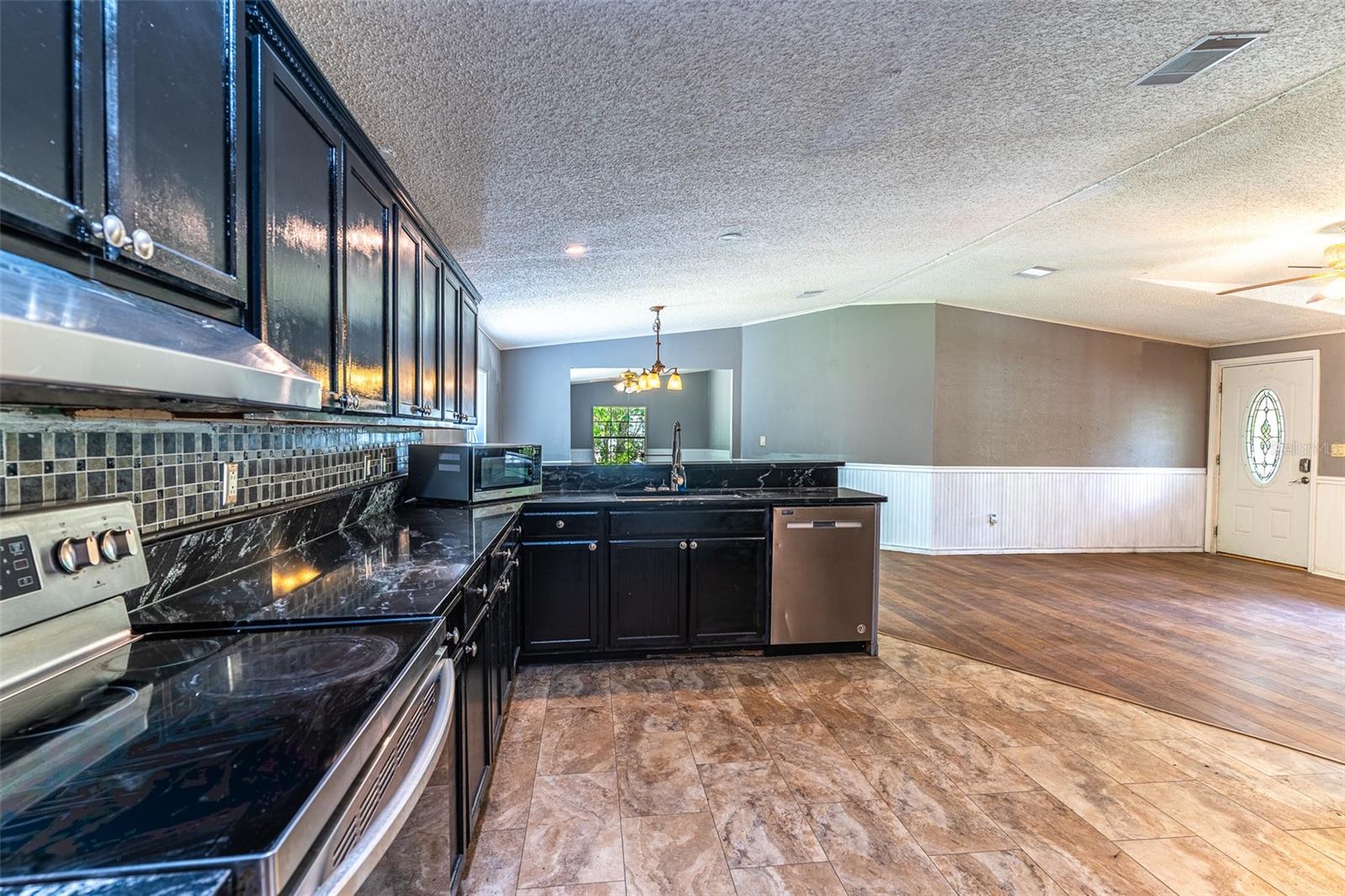 Image 17 of 37 For 17822 Commonwealth Avenue N