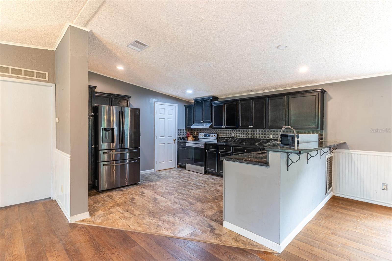 Image 18 of 37 For 17822 Commonwealth Avenue N