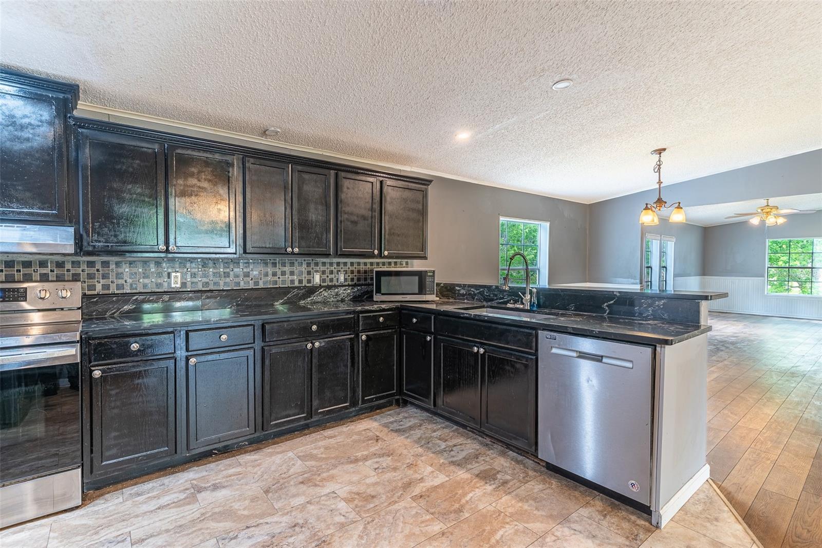 Image 21 of 37 For 17822 Commonwealth Avenue N