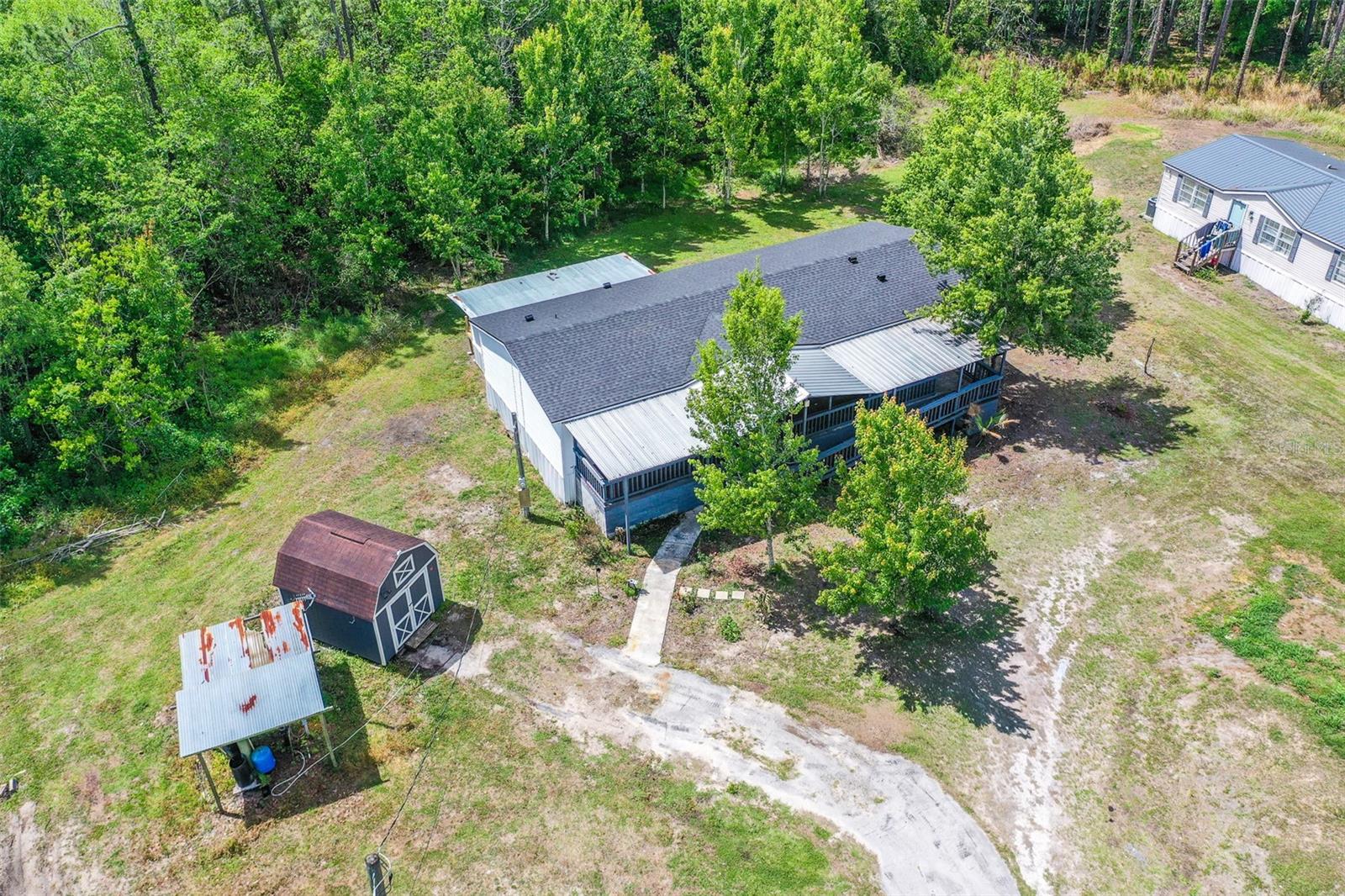 Image 3 of 37 For 17822 Commonwealth Avenue N