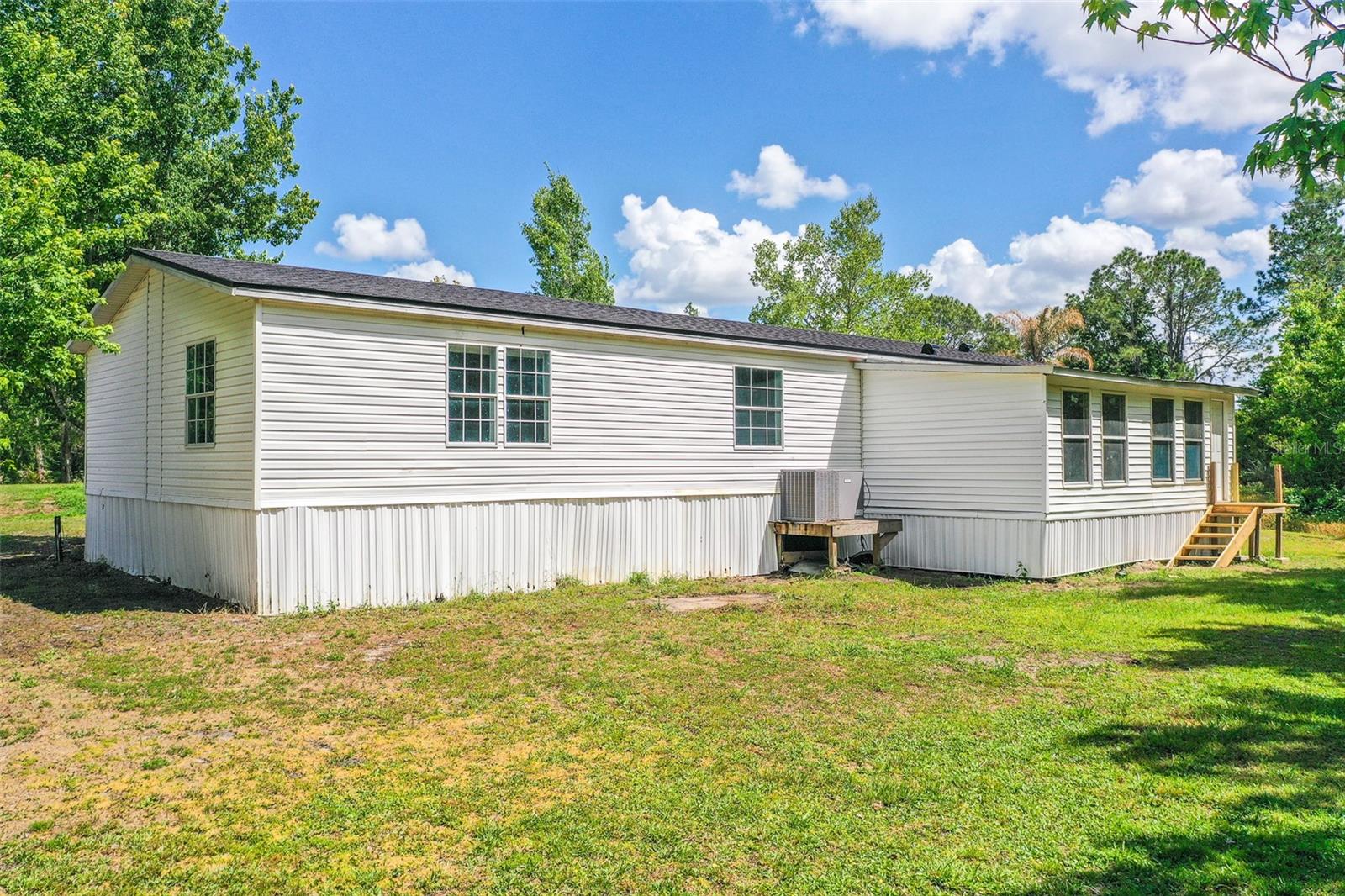 Image 6 of 37 For 17822 Commonwealth Avenue N