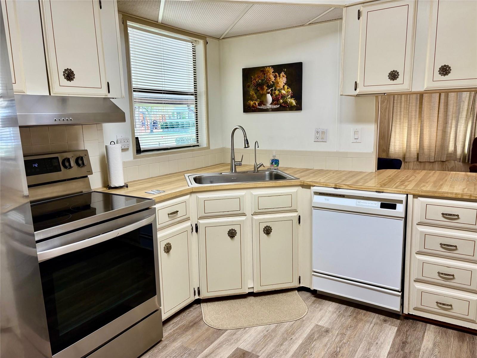 Image 12 of 69 For 6315 Grove Pointe Drive Se