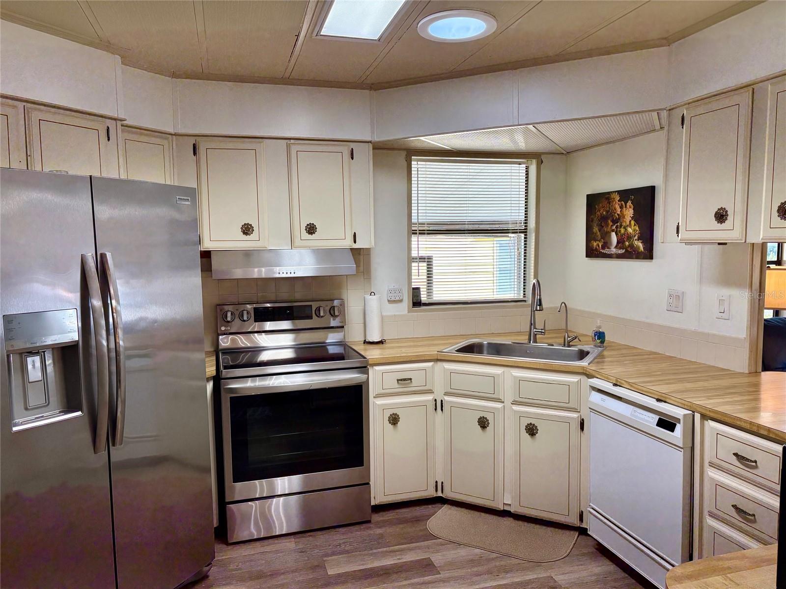 Image 16 of 69 For 6315 Grove Pointe Drive Se