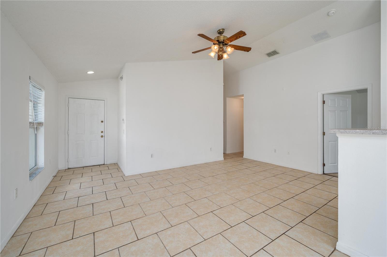 Image 5 of 27 For 2660 Hemingway Avenue