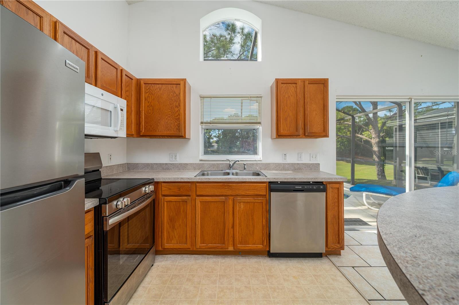 Image 6 of 27 For 2660 Hemingway Avenue