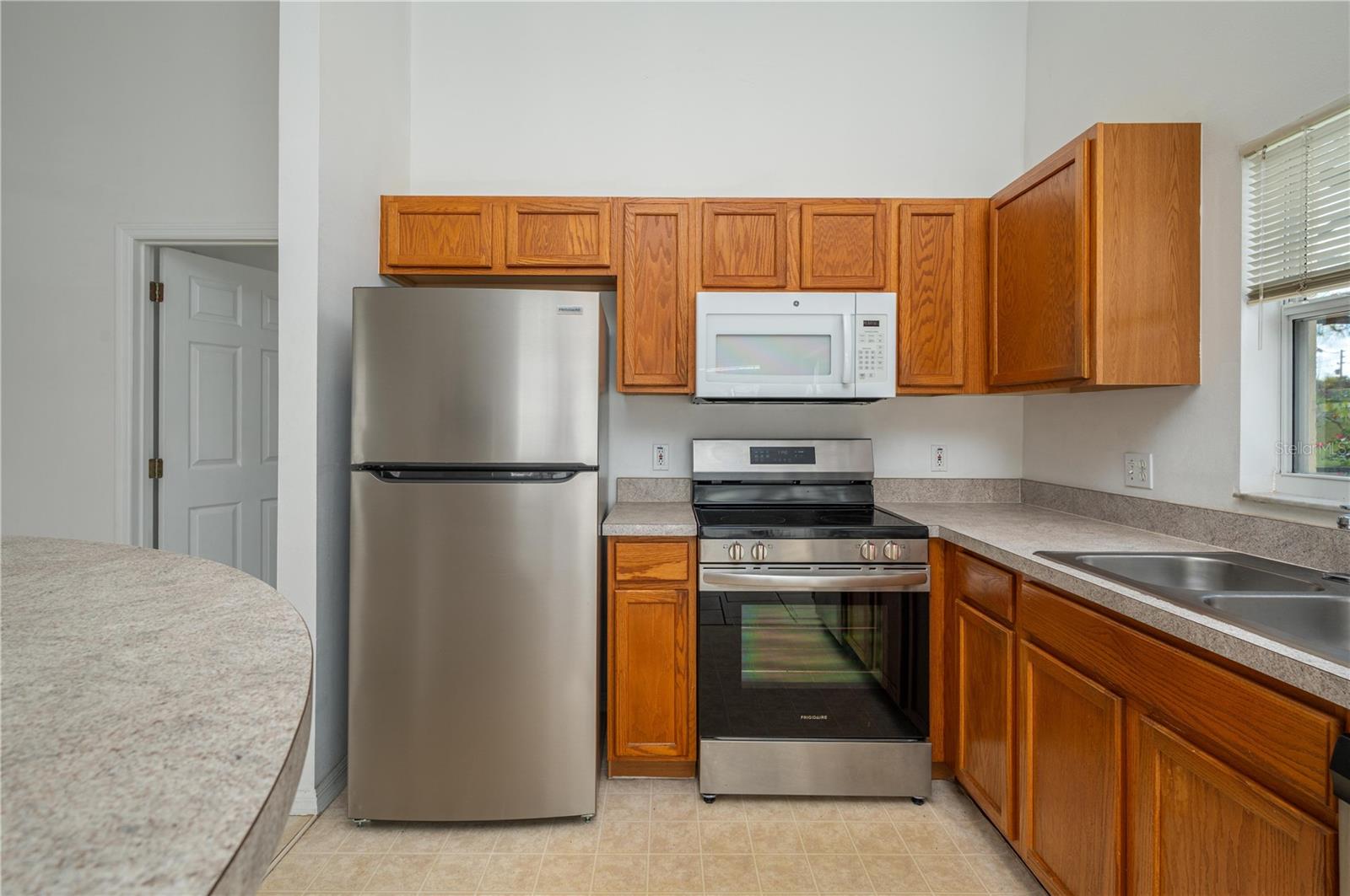 Image 7 of 27 For 2660 Hemingway Avenue