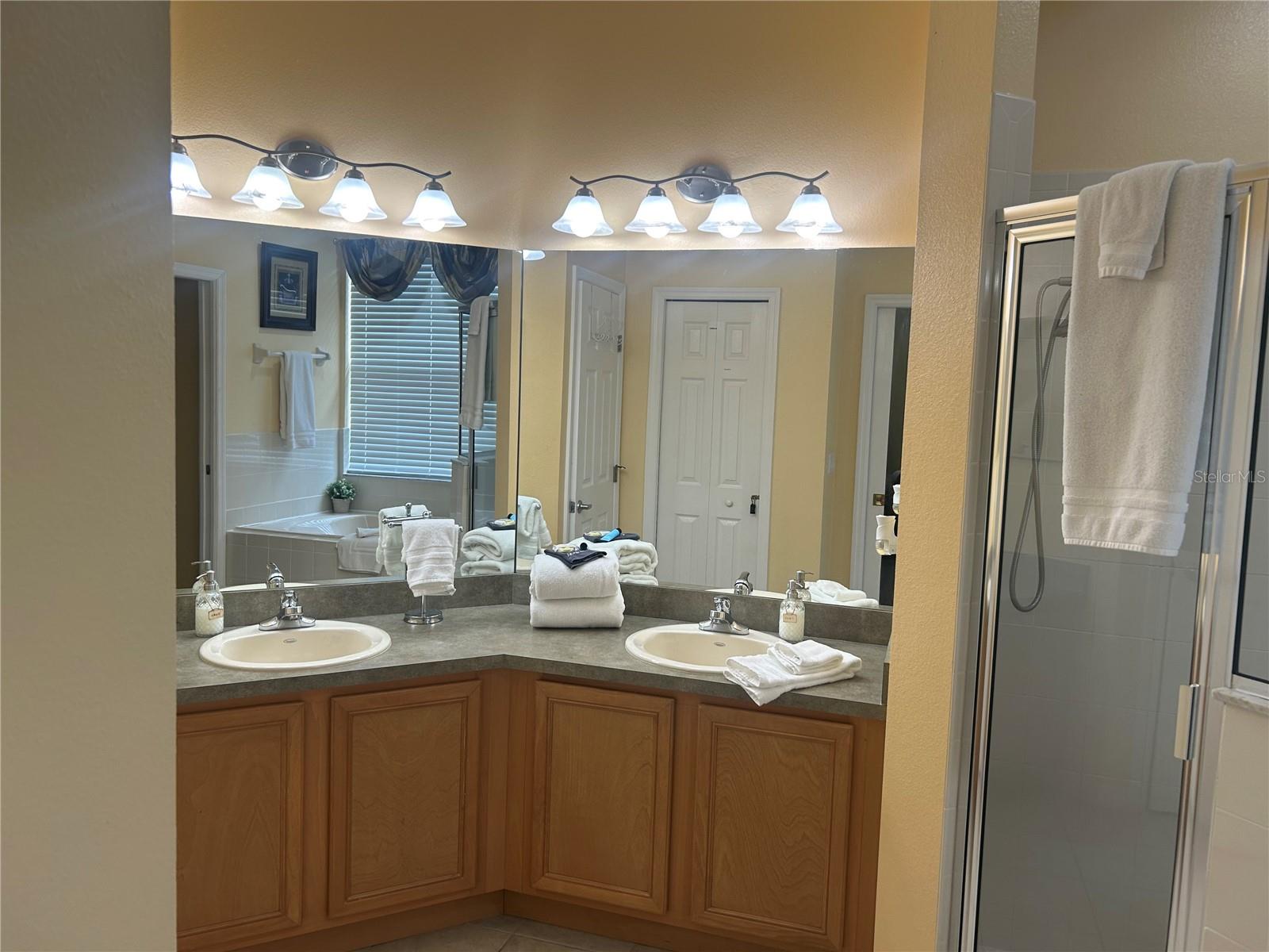 Image 21 of 42 For 190 Minniehaha Circle