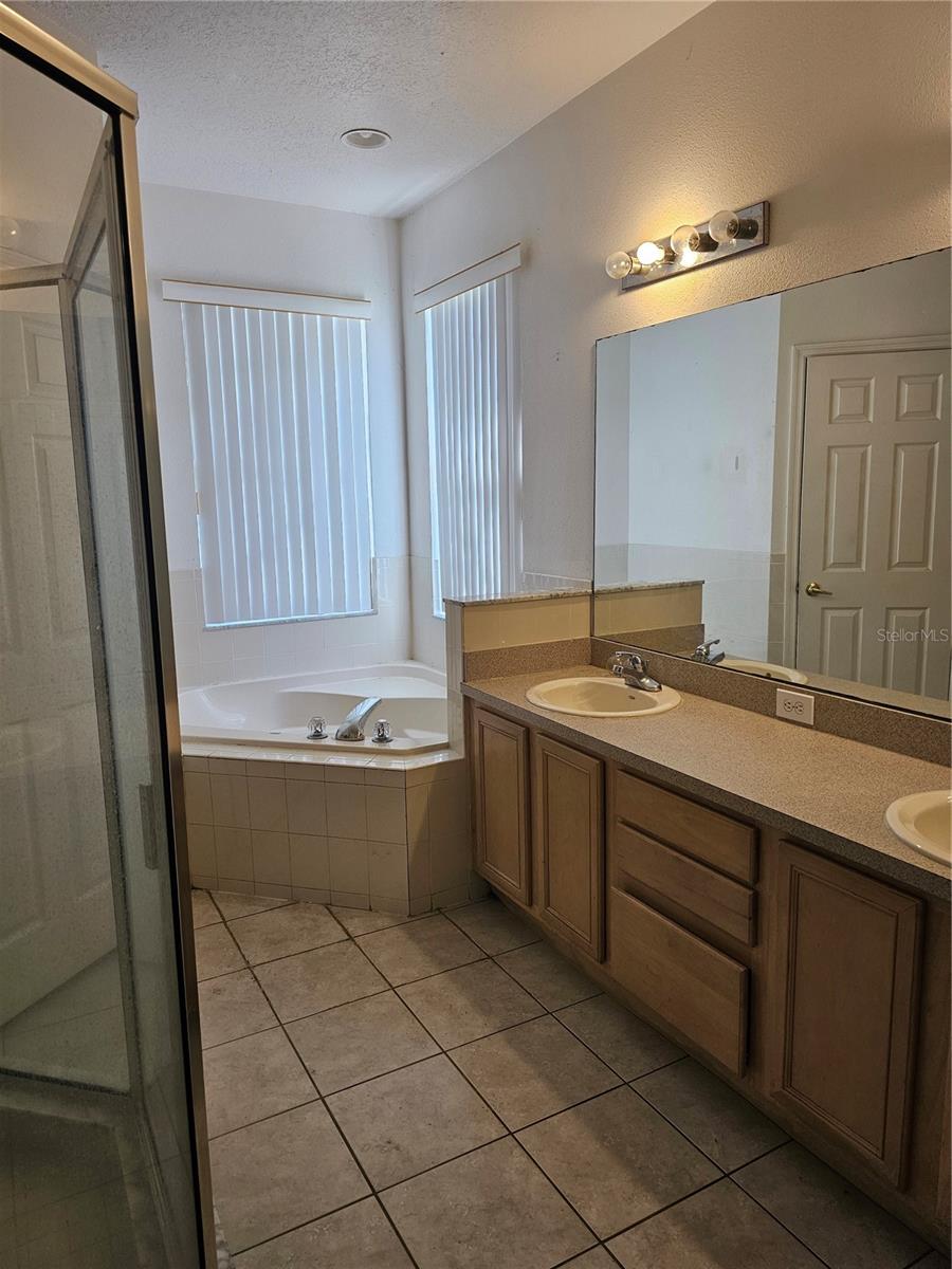 Image 12 of 21 For 704 Eola Way