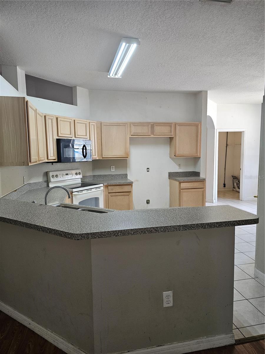 Image 4 of 21 For 704 Eola Way