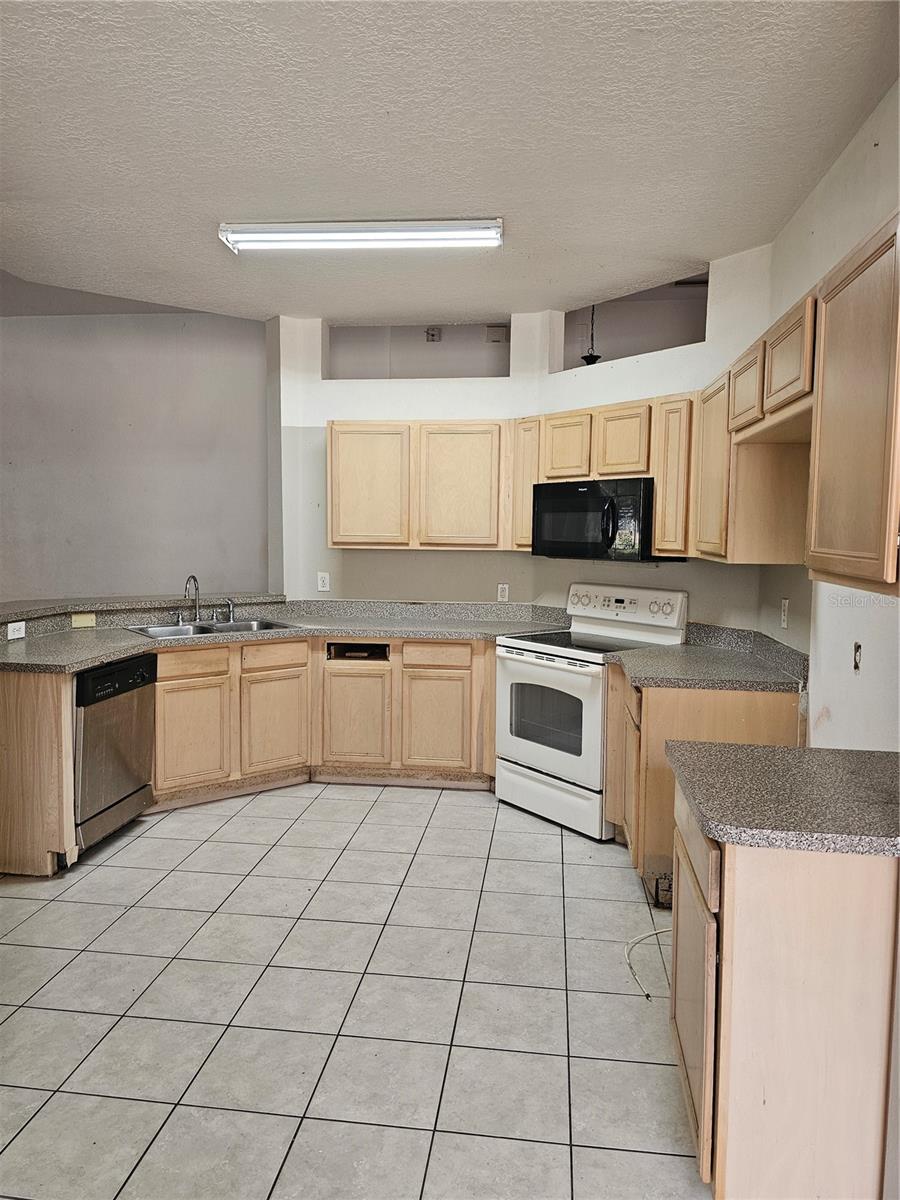 Image 5 of 21 For 704 Eola Way