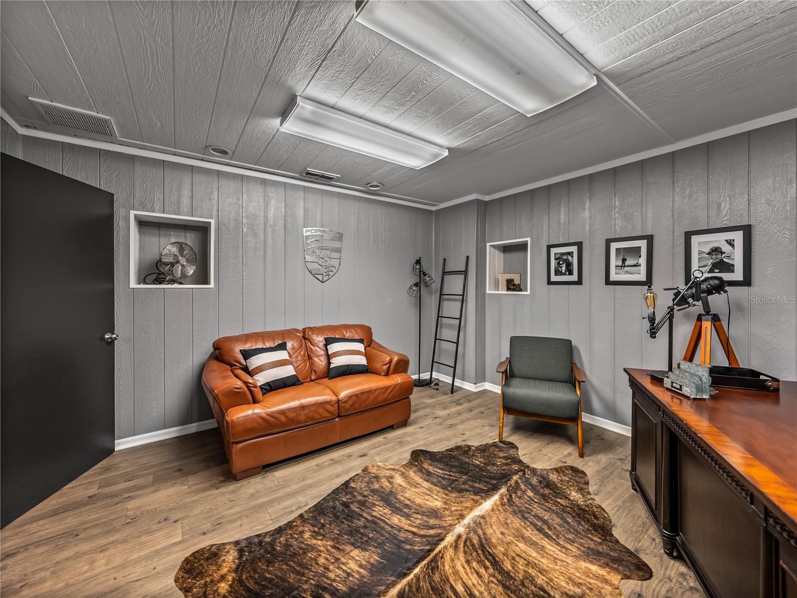 Image 17 of 34 For 20 Airport Road