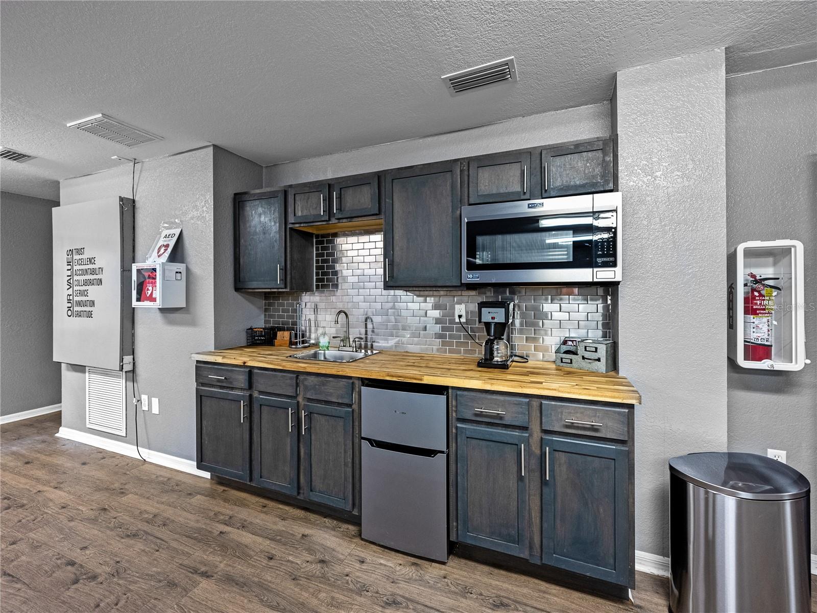 Image 19 of 34 For 20 Airport Road