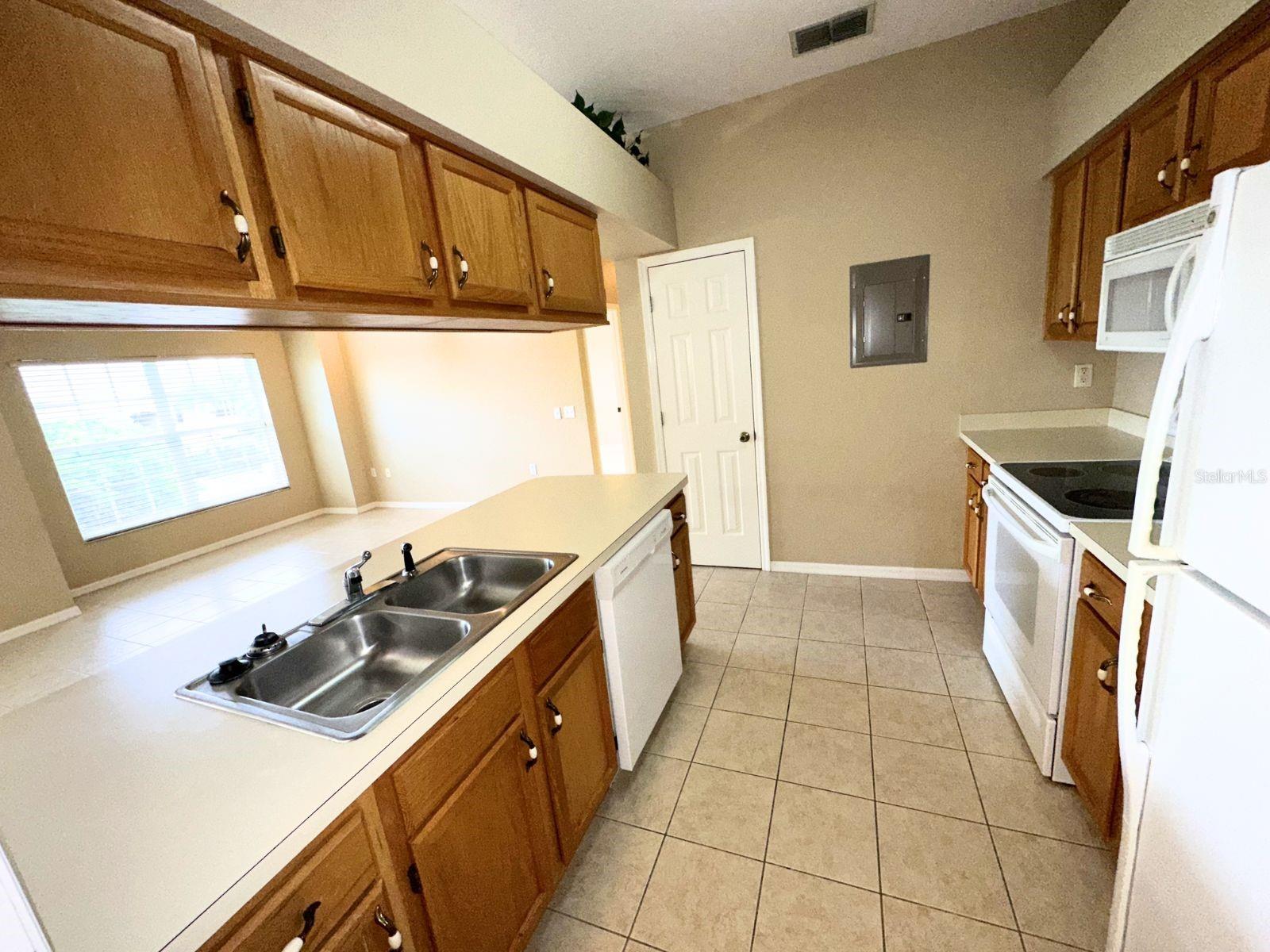 Image 7 of 24 For 905 Eagle Pond Drive 905