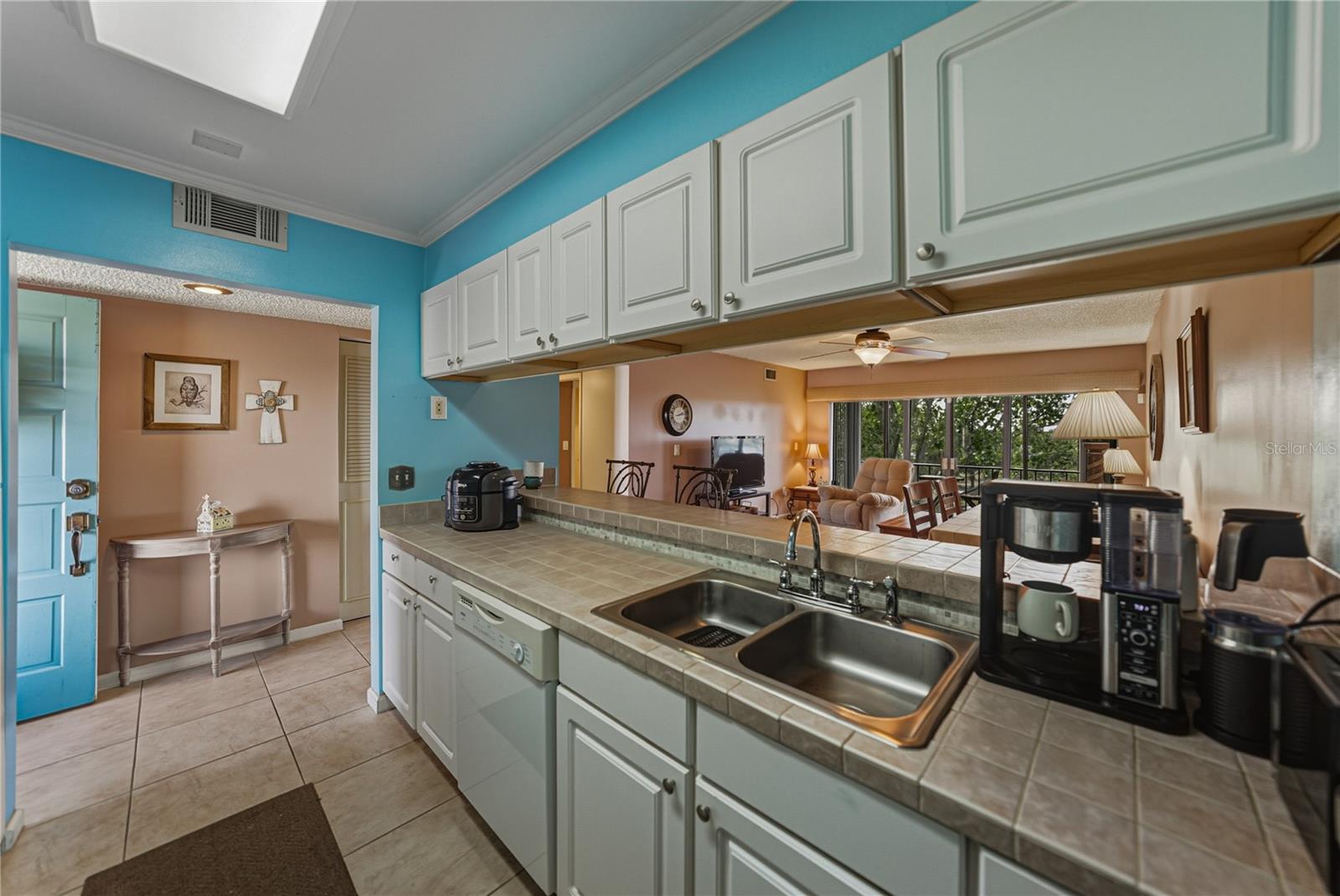 Image 5 of 42 For 205 La Casa  205