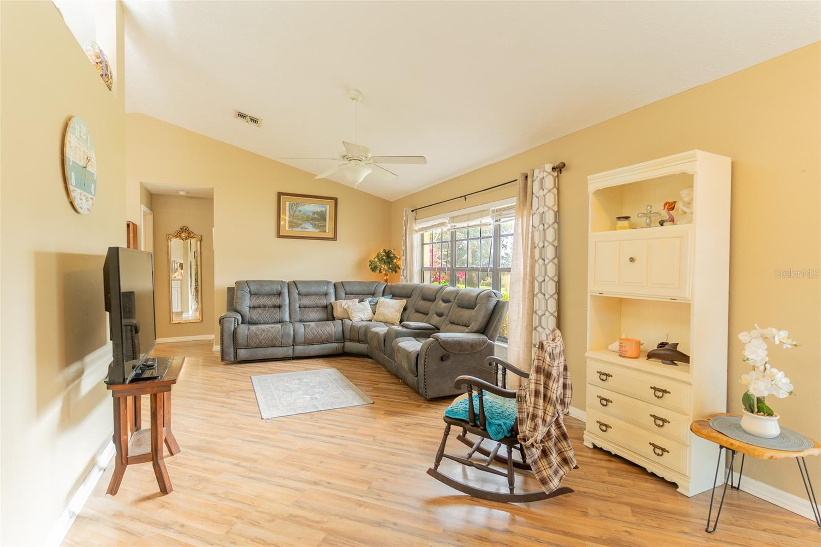 Image 2 of 25 For 17 Notre Dame Street