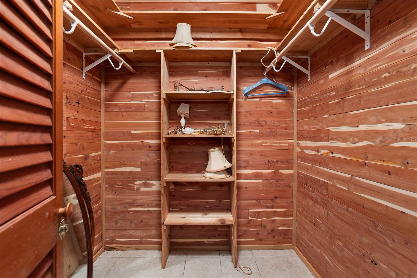 Image 11 of 49 For 10105 Crown Court