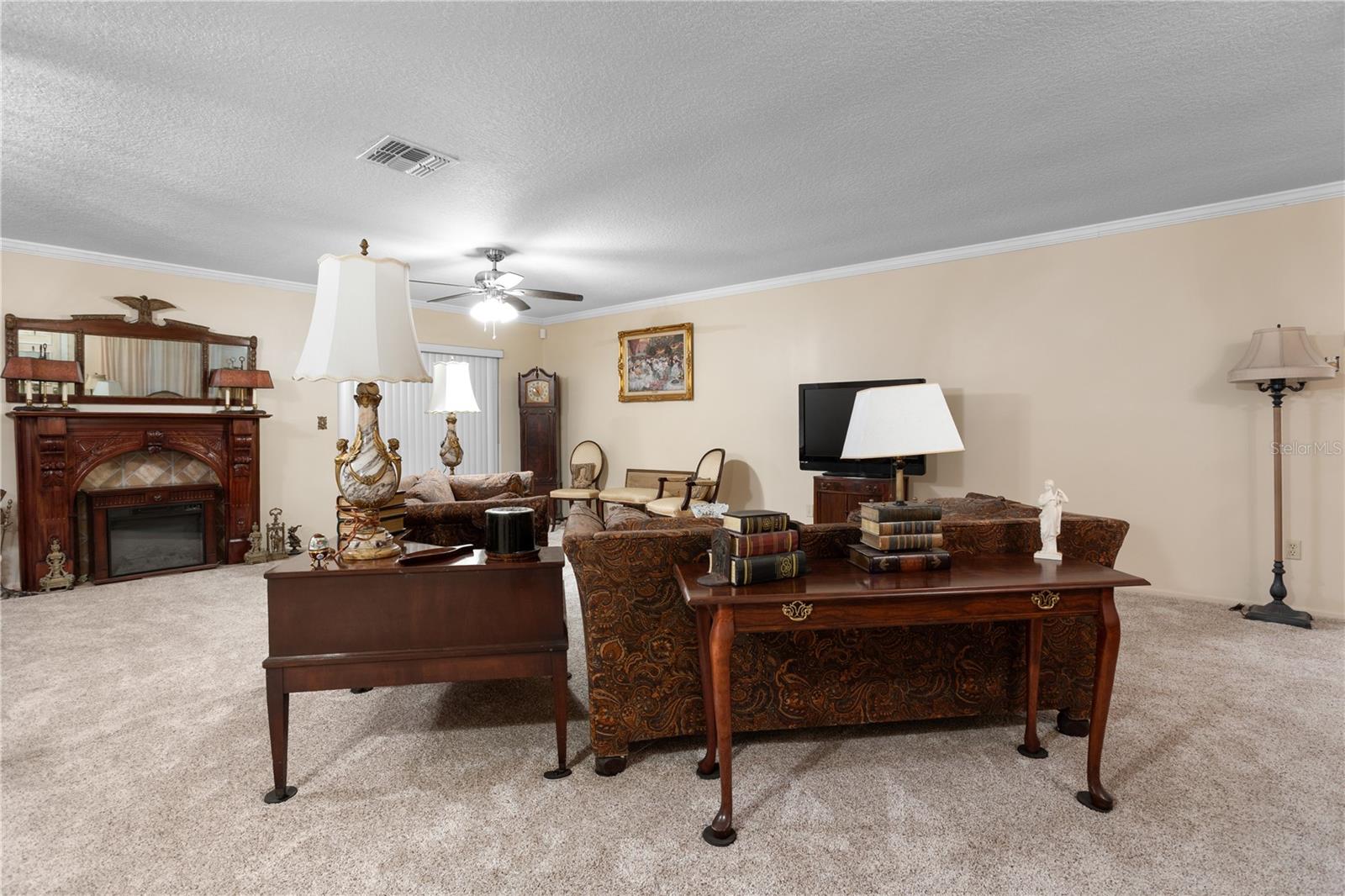 Image 17 of 49 For 10105 Crown Court