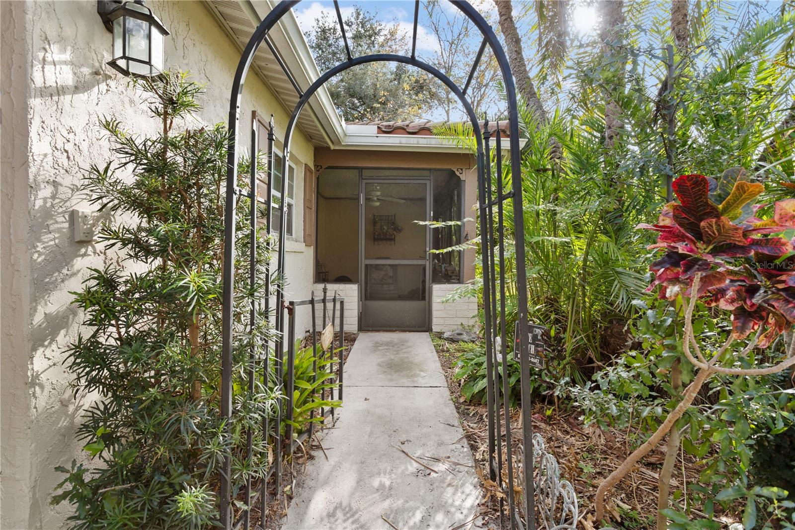 Image 2 of 49 For 10105 Crown Court