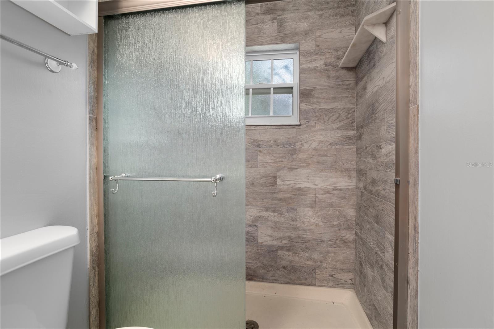 Image 23 of 49 For 10105 Crown Court