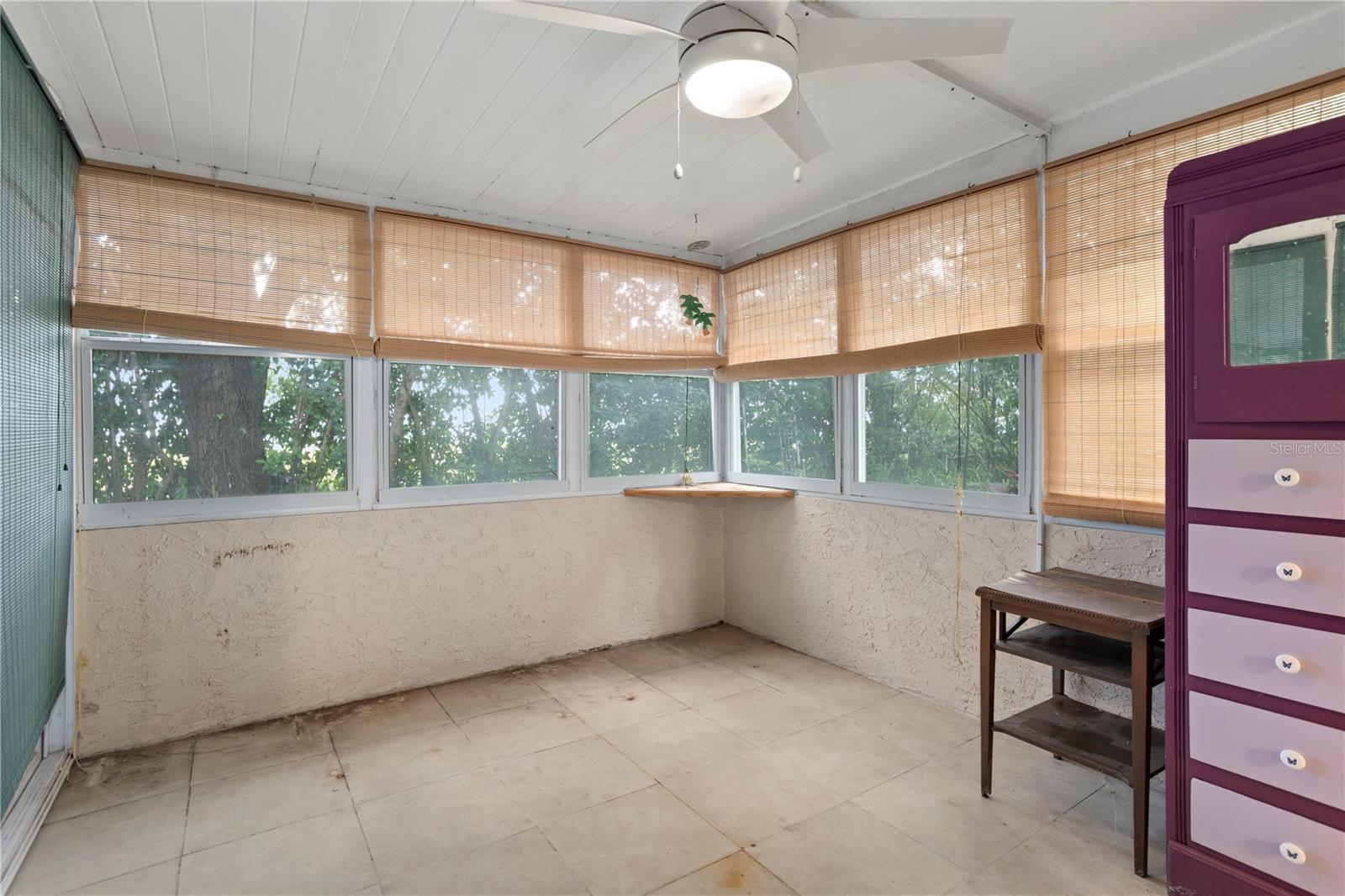 Image 27 of 49 For 10105 Crown Court