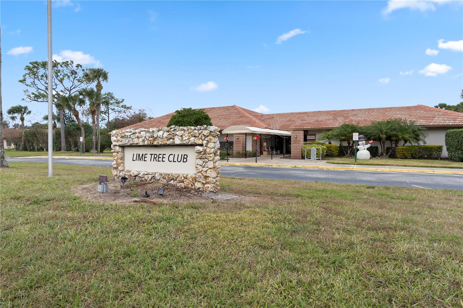 Image 40 of 49 For 10105 Crown Court