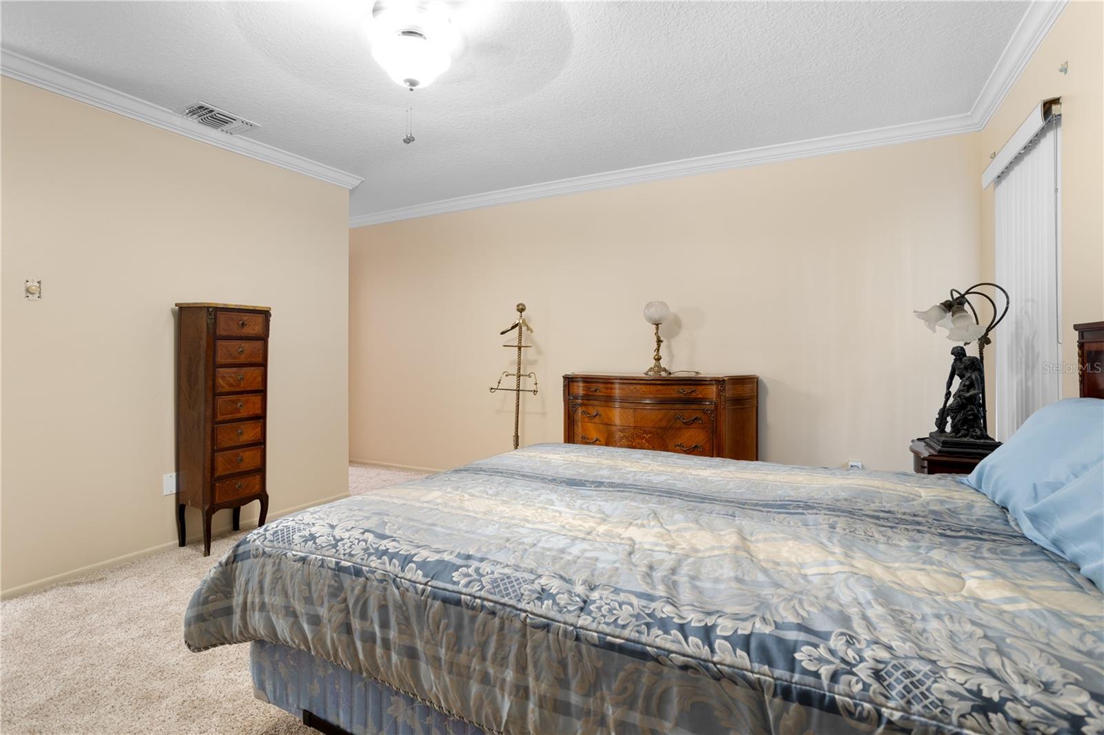 Image 7 of 49 For 10105 Crown Court