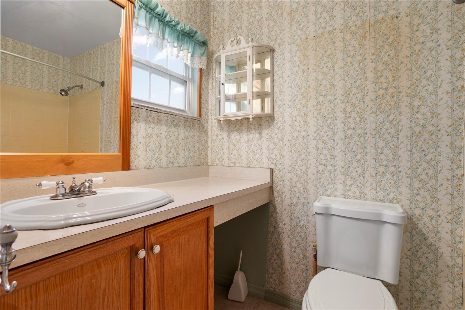 Image 9 of 49 For 10105 Crown Court