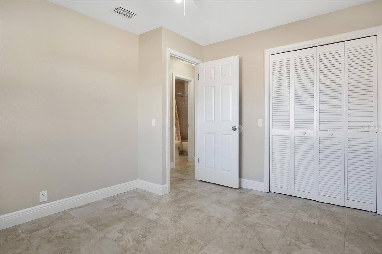 Image 16 of 20 For 5605 Struthers