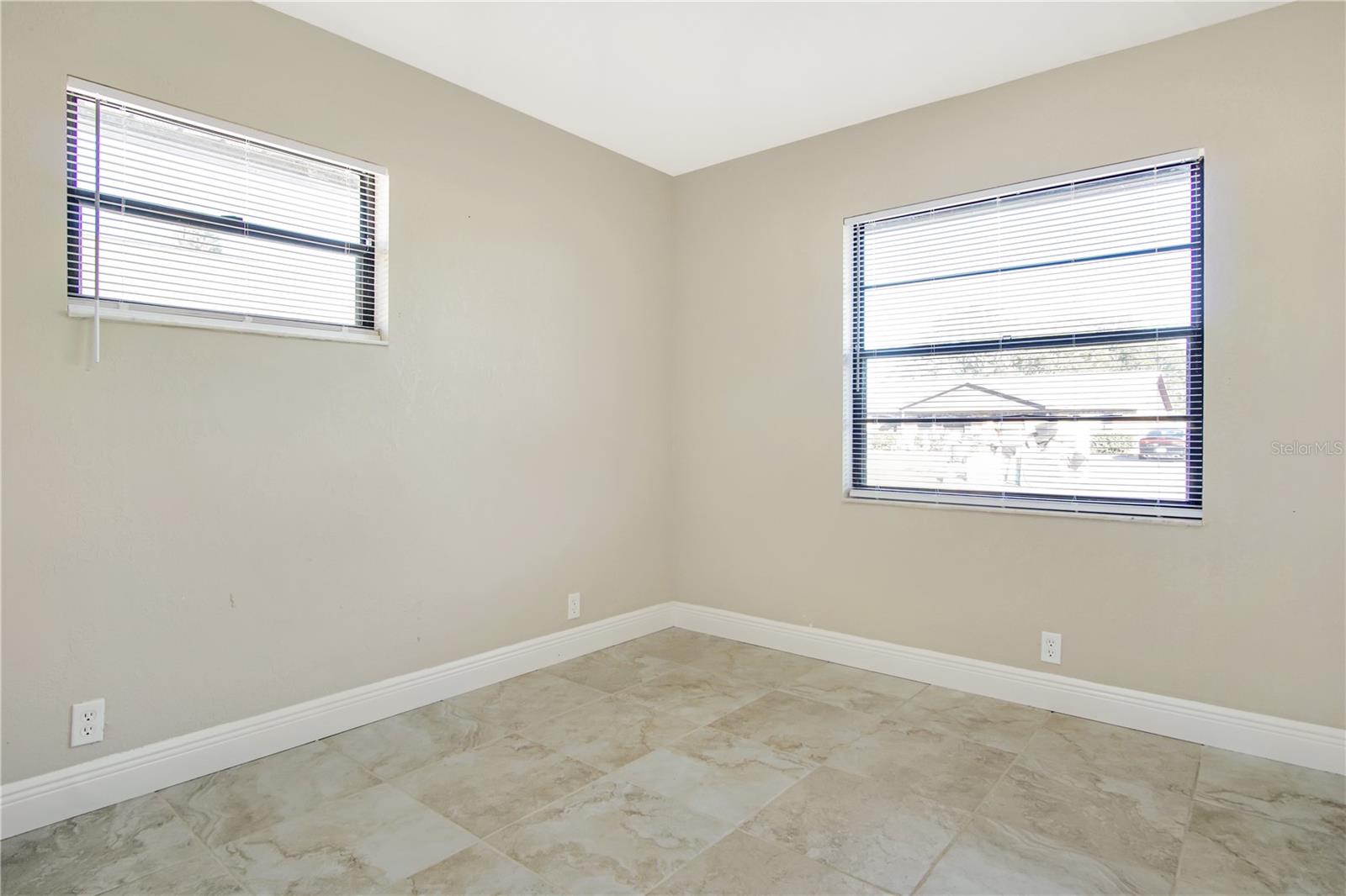 Image 17 of 20 For 5605 Struthers