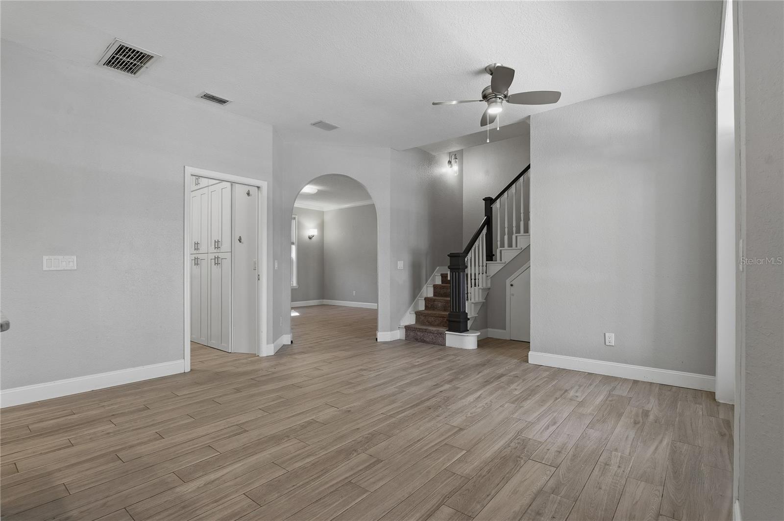 Image 14 of 74 For 316 Lochen Cir Se