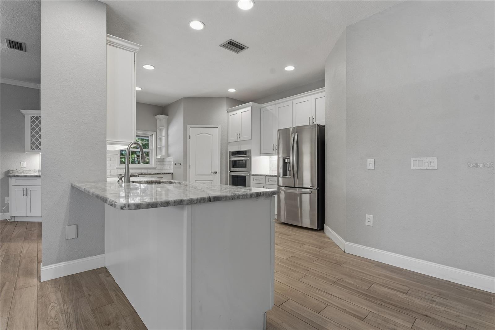 Image 15 of 74 For 316 Lochen Cir Se